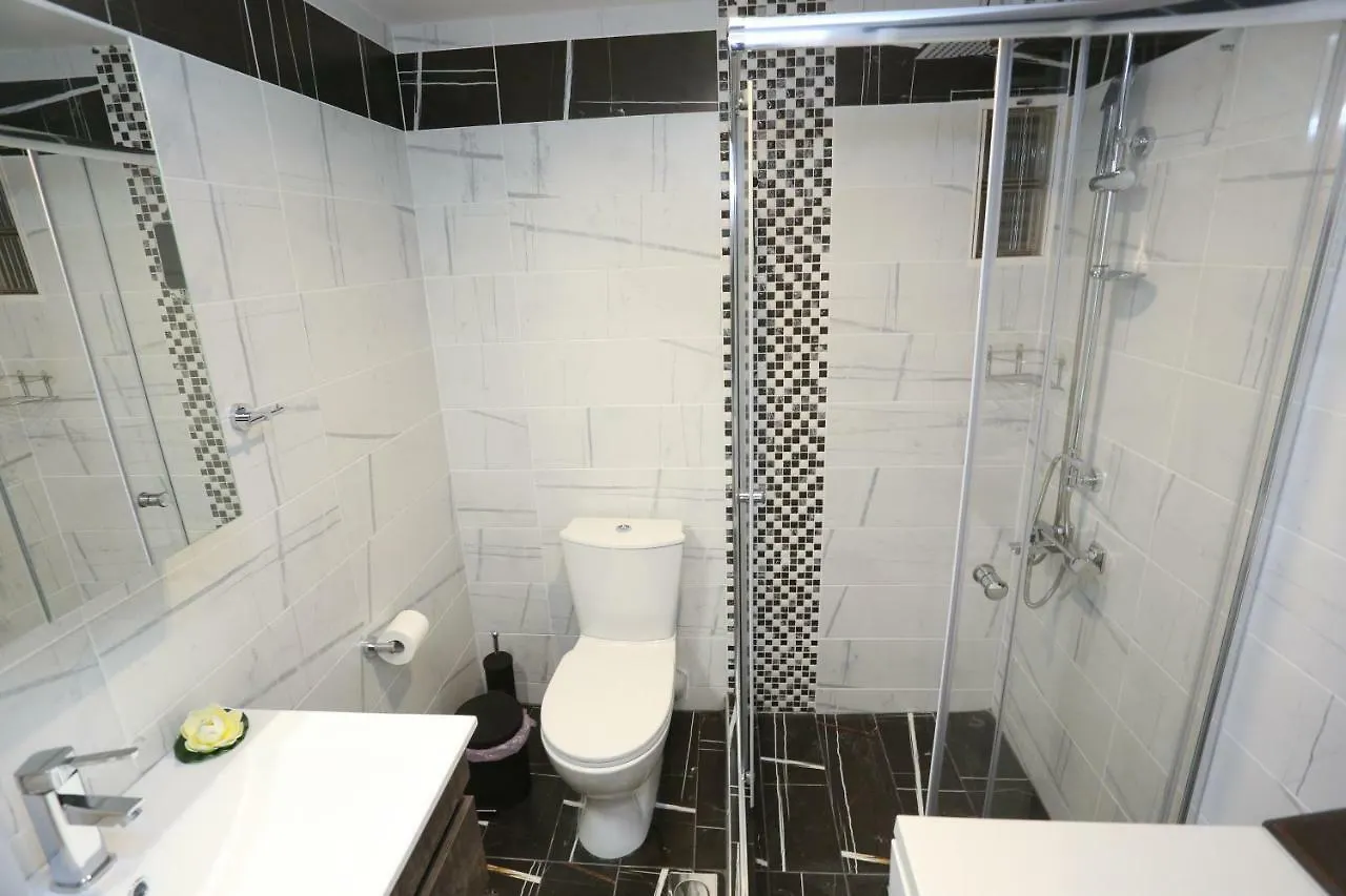 Oli'S Luxury Apartment Salonic